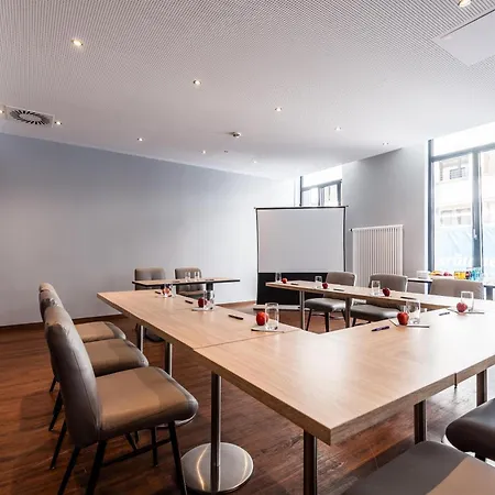 Premier Centre מלון 3*